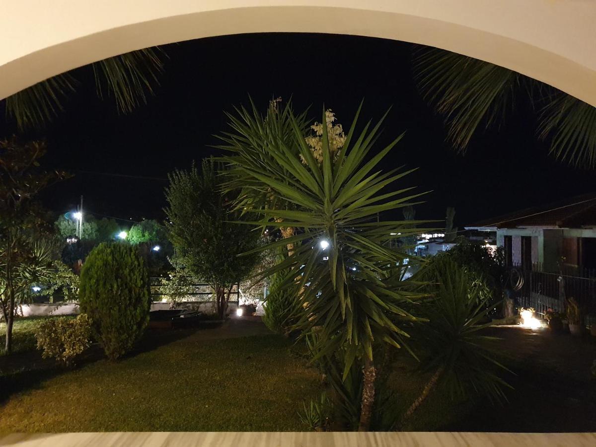 Hotel Pefko نيوس مارماراس المظهر الخارجي الصورة